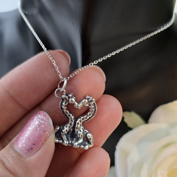 GIRAFFE LOVE NECKLACE - Picture 5 of 5